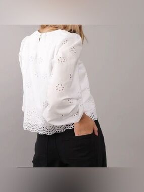 American Eagle Outfitters White Eyelet Lace Peasant Top size M